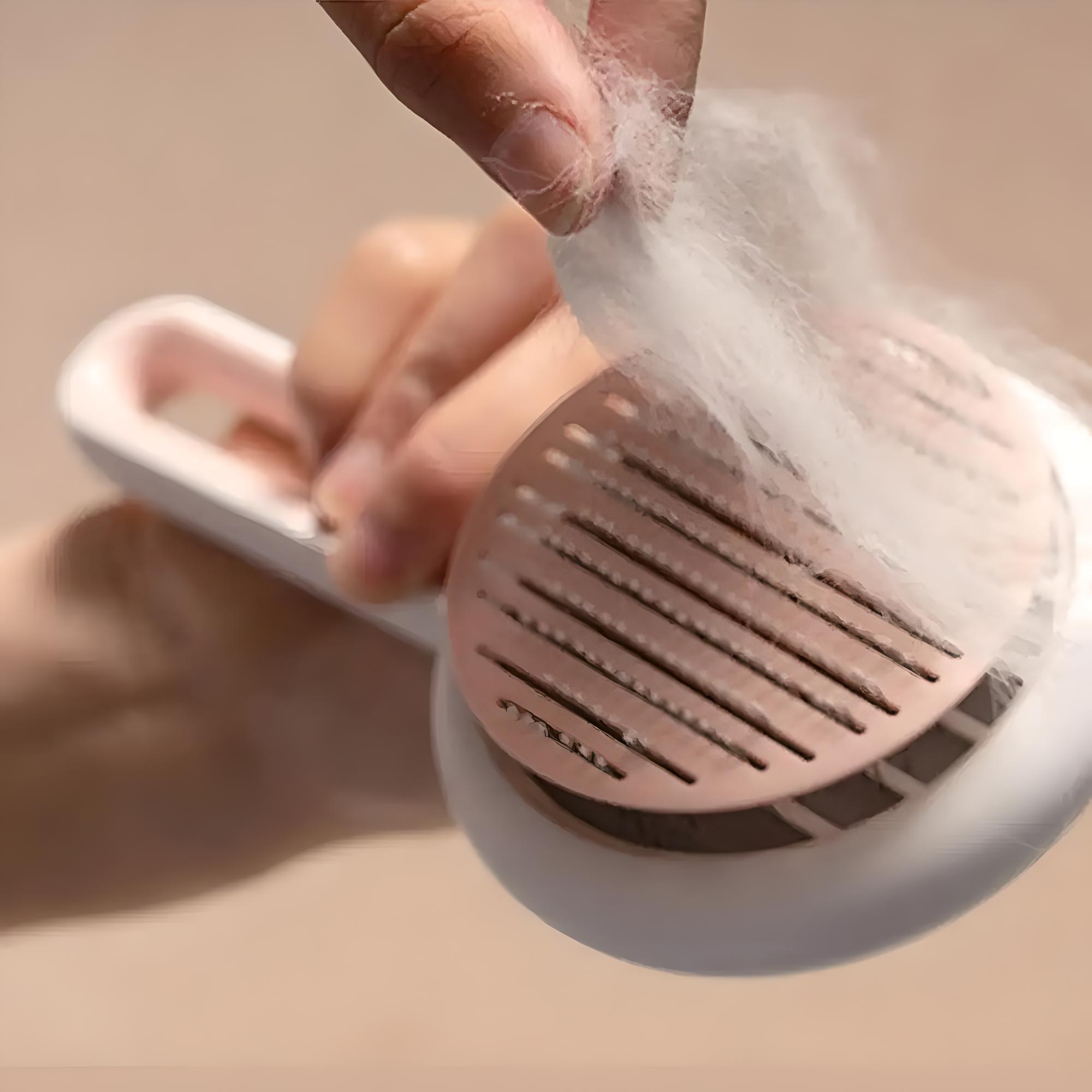 Peigne épilateur et massant automatique pour chats et chiens